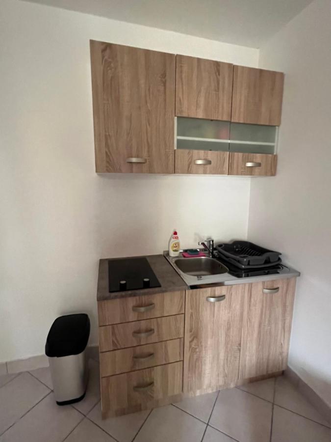 Ksenia Guesthouse Apartments And Studios Budva Ngoại thất bức ảnh